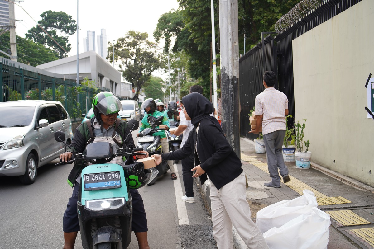 Takjil Distribution and Sharing Session gallery 4