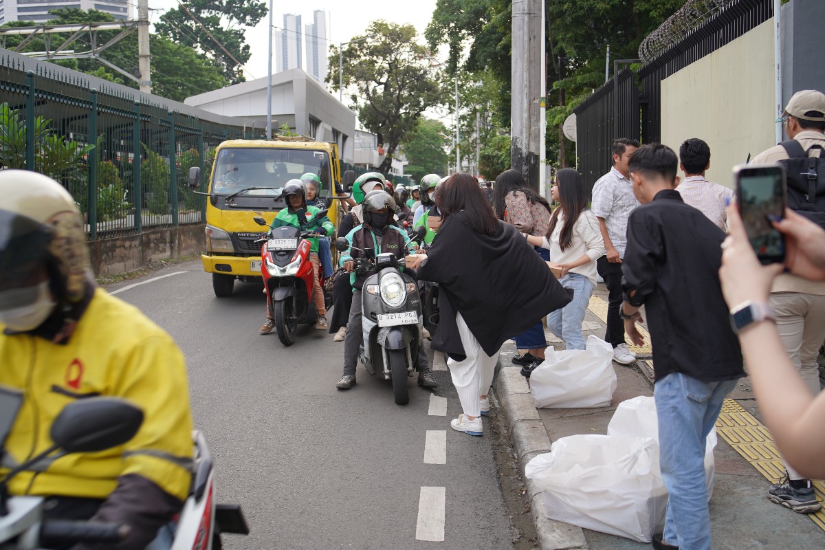 Takjil Distribution and Sharing Session gallery 5