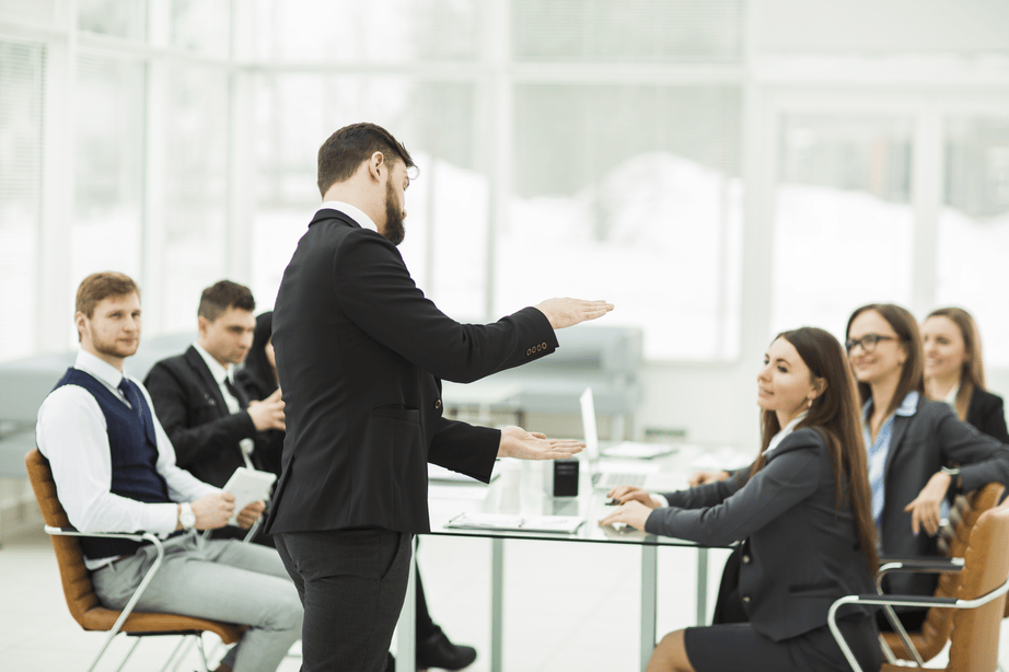 Teknik Public Speaking yang Menarik agar Audiens Tetap Fokus